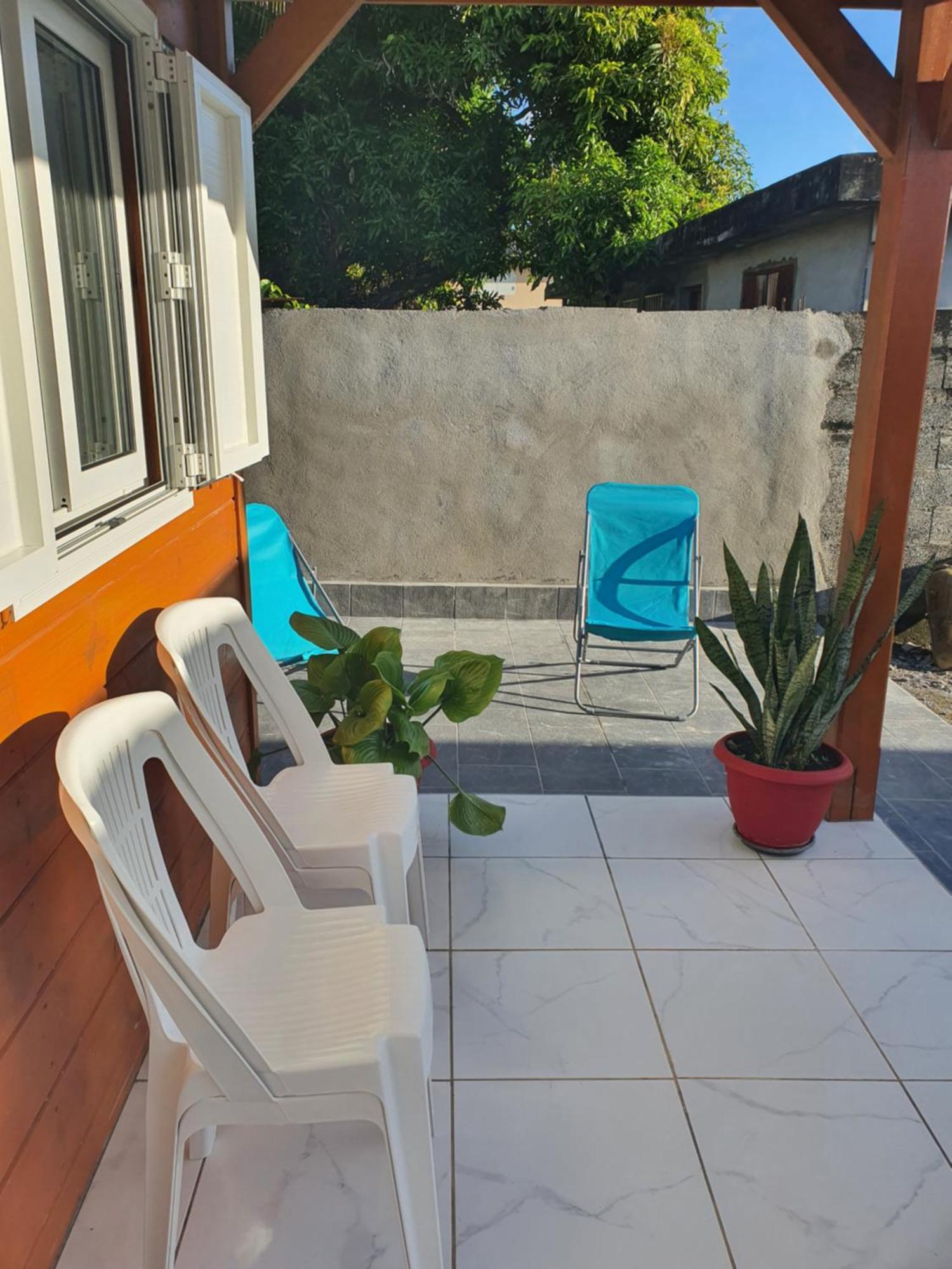 Bungalow Vacances Sainte-Rose Exterior photo
