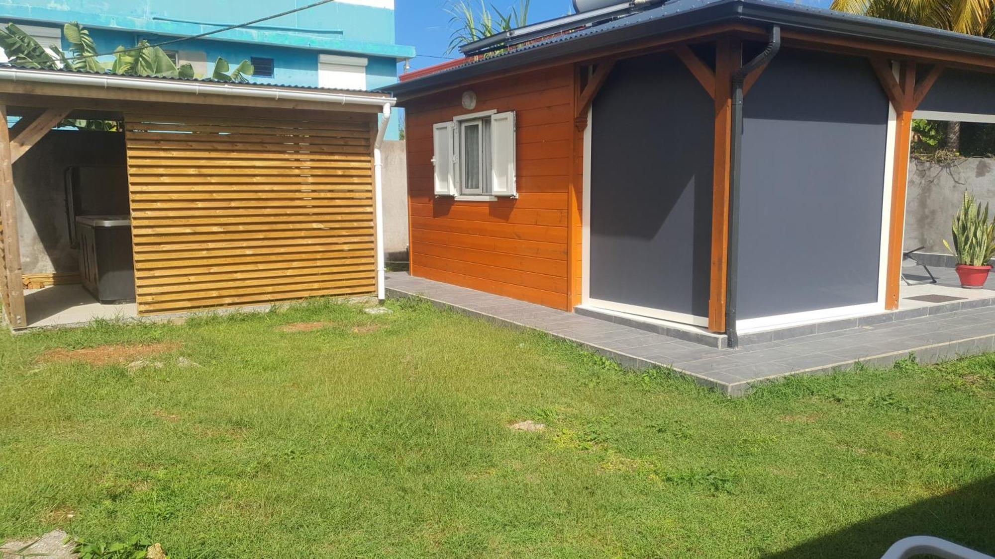 Bungalow Vacances Sainte-Rose Exterior photo